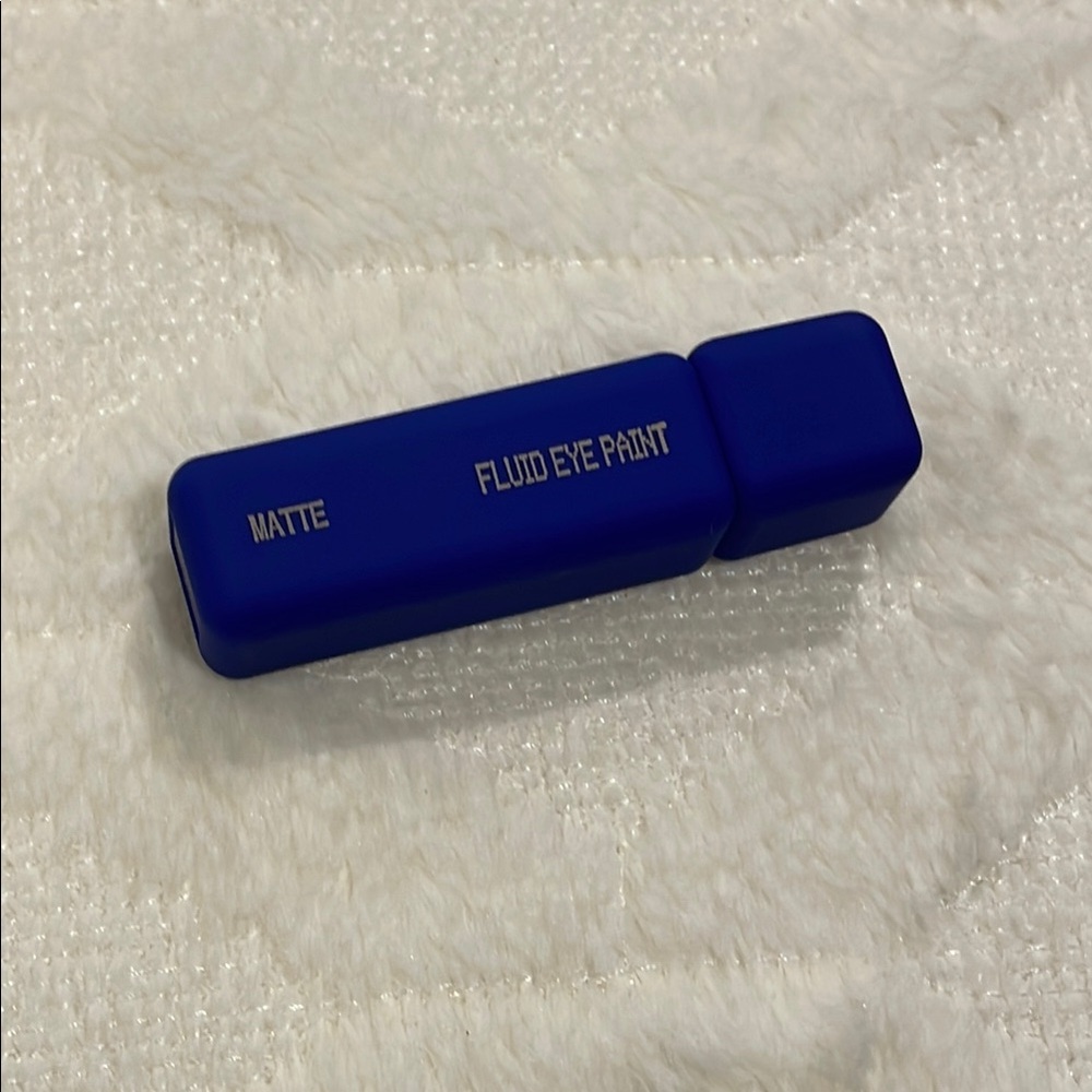 Matte Fluid Eye Paint in No Queen Blues